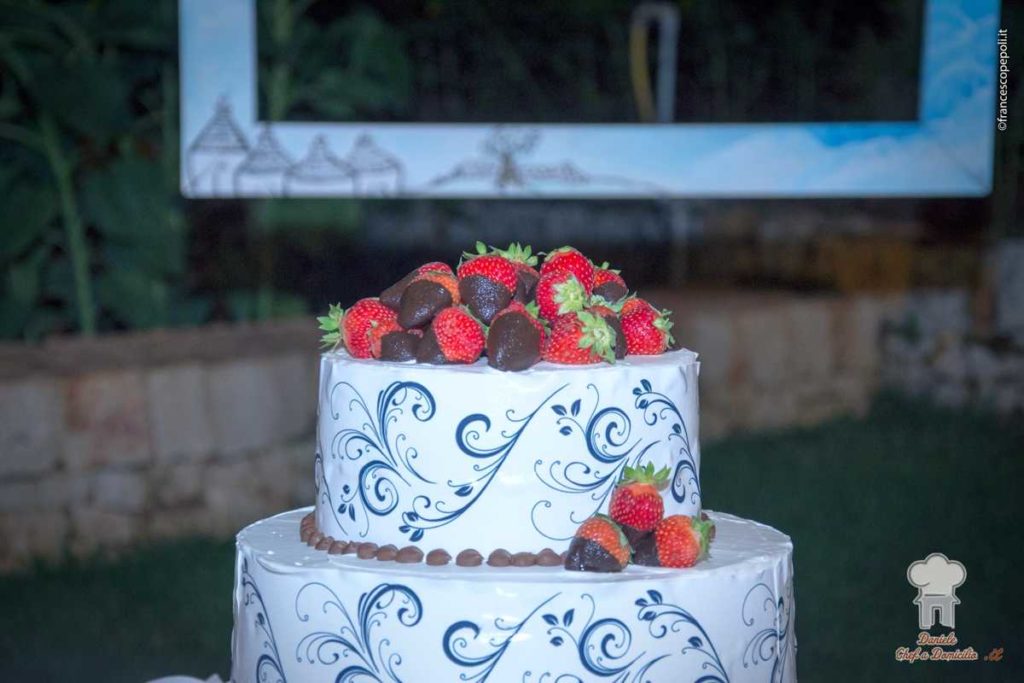 Torta nuziale per un catering di Matrimonio nei trulli con piscina in Puglia